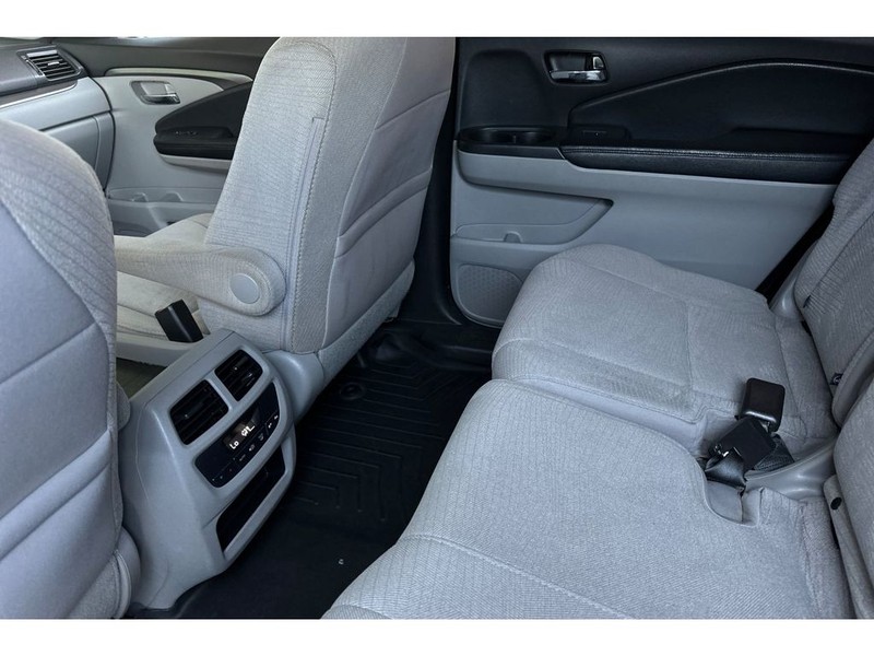 Honda Pilot Vehicle Full-screen Gallery Image 13