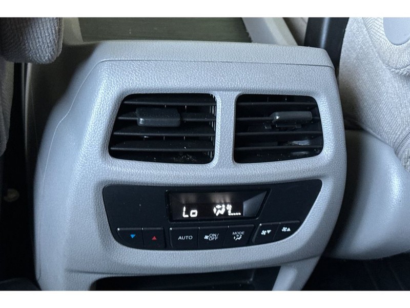 Honda Pilot Vehicle Full-screen Gallery Image 14