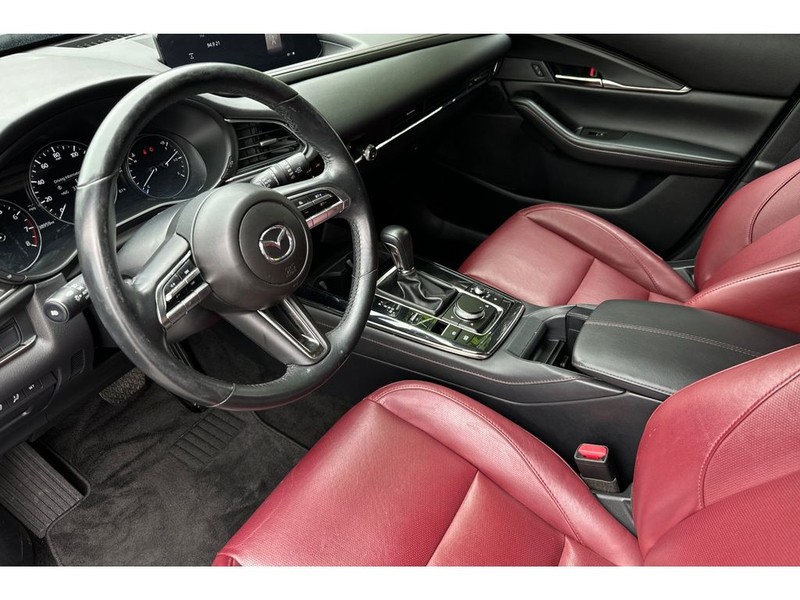 Mazda CX-30 Vehicle Full-screen Gallery Image 10