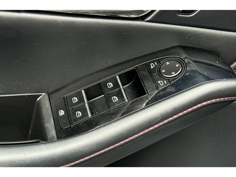 Mazda CX-30 Vehicle Full-screen Gallery Image 12