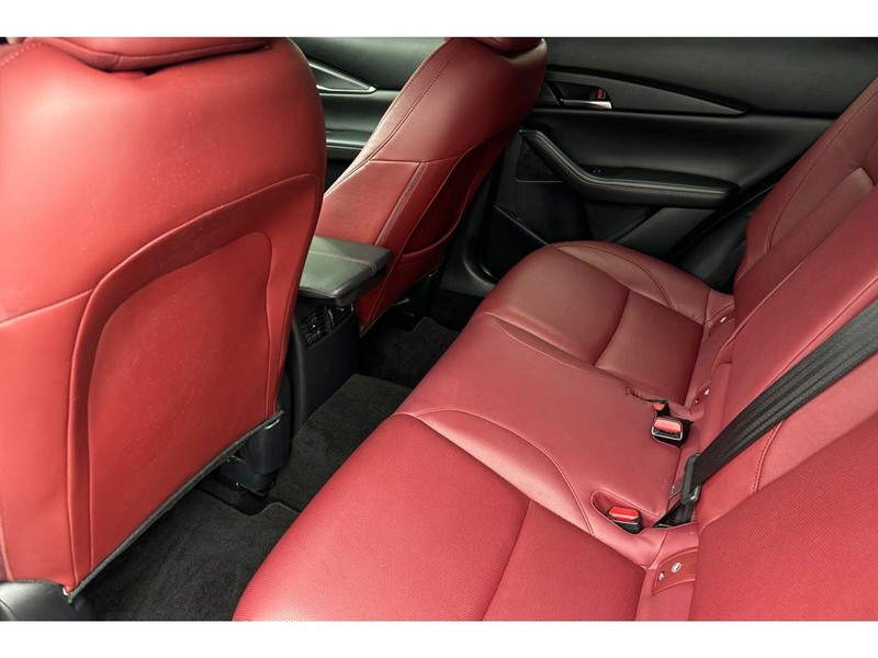 Mazda CX-30 Vehicle Full-screen Gallery Image 13