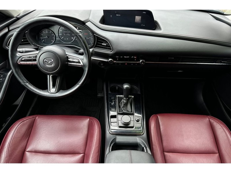 Mazda CX-30 Vehicle Full-screen Gallery Image 14