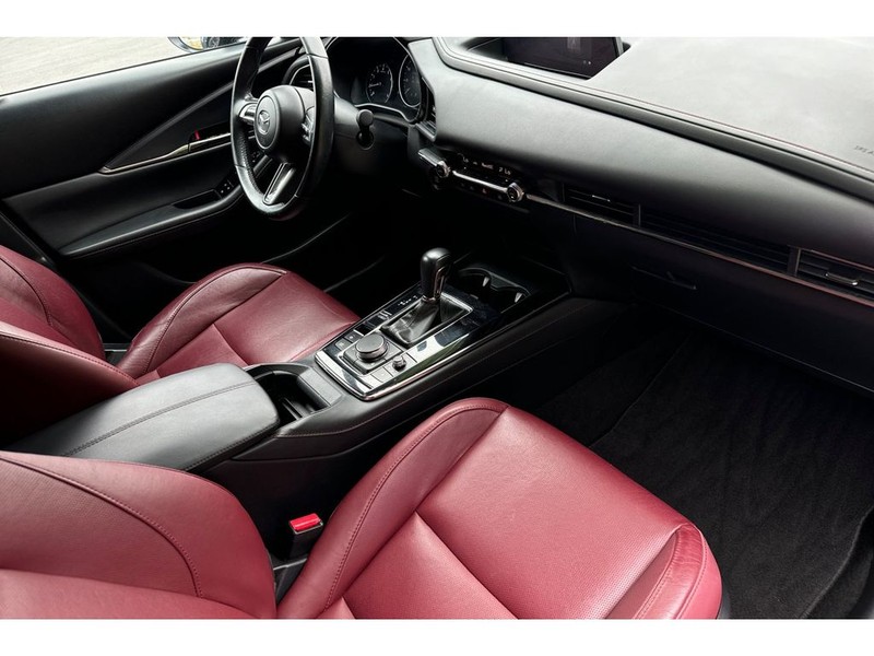Mazda CX-30 Vehicle Full-screen Gallery Image 17