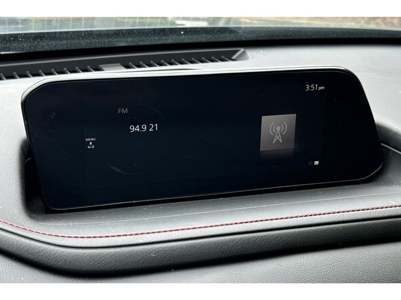 Mazda CX-30 Vehicle Full-screen Gallery Image 19