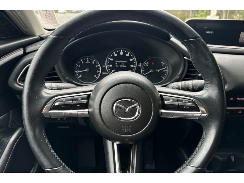Mazda CX-30 Vehicle Full-screen Gallery Image 23