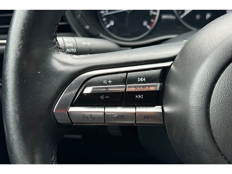 Mazda CX-30 Vehicle Full-screen Gallery Image 24