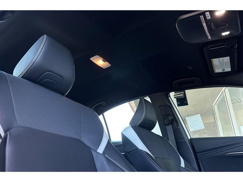 Toyota Camry Hybrid Vehicle Full-screen Gallery Image 18
