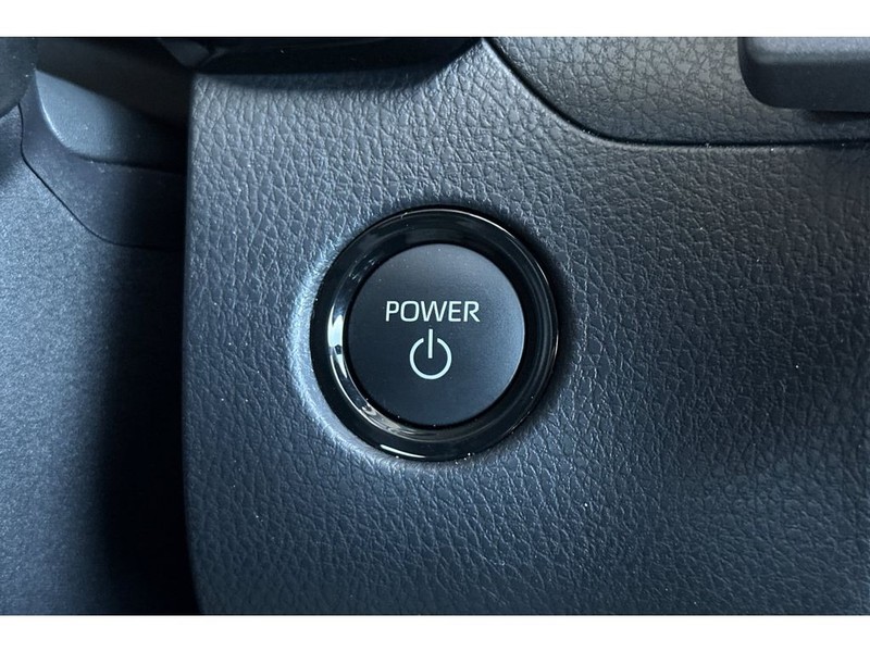 Toyota Camry Hybrid Vehicle Full-screen Gallery Image 24