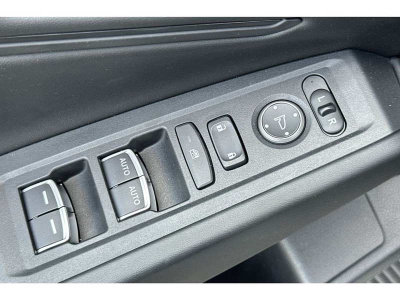 Honda Accord Hybrid Vehicle Full-screen Gallery Image 12