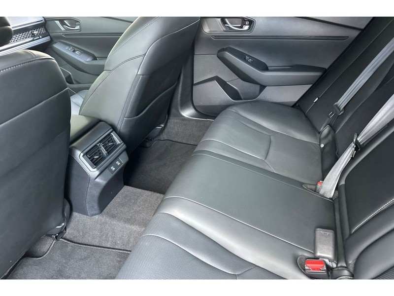Honda Accord Hybrid Vehicle Full-screen Gallery Image 13