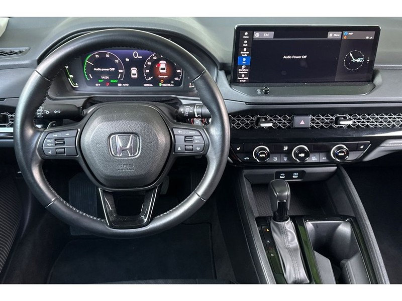 Honda Accord Hybrid Vehicle Full-screen Gallery Image 16