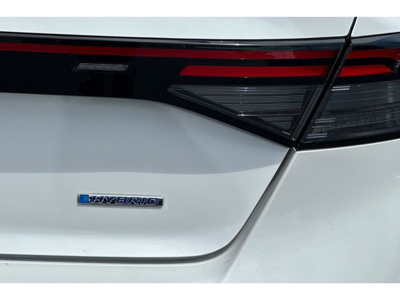 Honda Accord Hybrid Vehicle Full-screen Gallery Image 32