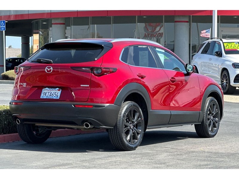 Mazda CX-30 Vehicle Full-screen Gallery Image 04