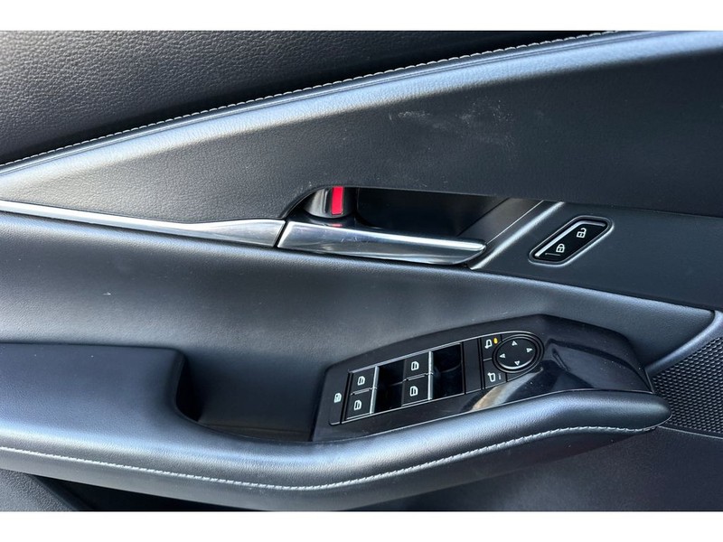 Mazda CX-30 Vehicle Full-screen Gallery Image 11