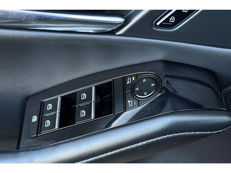 Mazda CX-30 Vehicle Full-screen Gallery Image 12