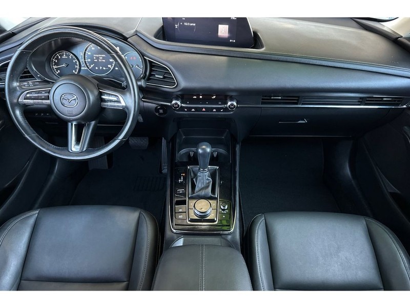 Mazda CX-30 Vehicle Full-screen Gallery Image 15