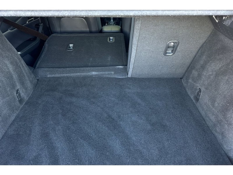 Mazda CX-30 Vehicle Full-screen Gallery Image 17