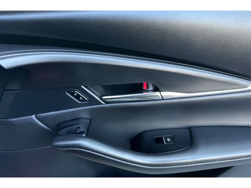 Mazda CX-30 Vehicle Full-screen Gallery Image 20