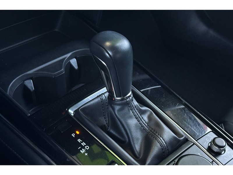 Mazda CX-30 Vehicle Full-screen Gallery Image 24