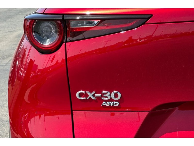 Mazda CX-30 Vehicle Full-screen Gallery Image 33