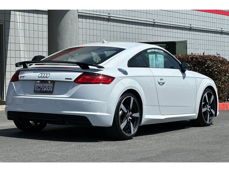 Audi TT Vehicle Full-screen Gallery Image 04