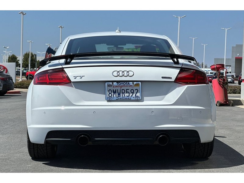 Audi TT Vehicle Full-screen Gallery Image 05