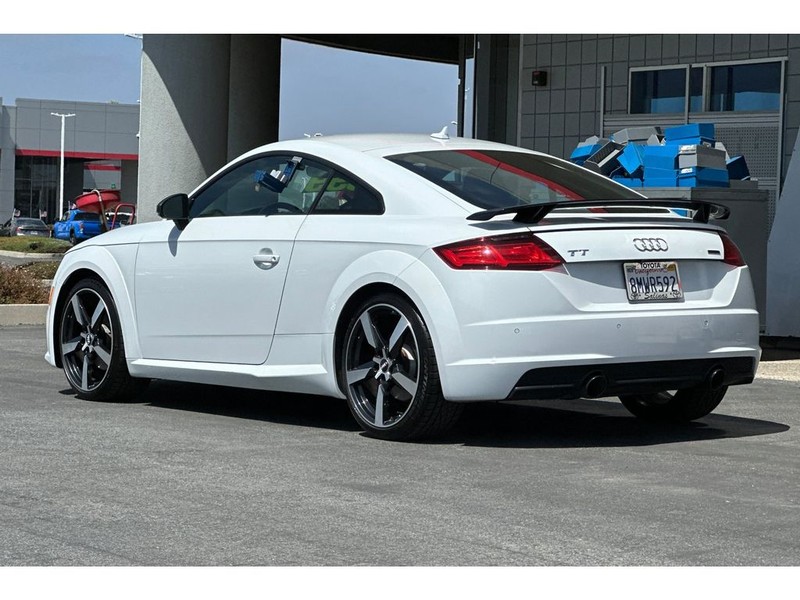 Audi TT Vehicle Full-screen Gallery Image 06