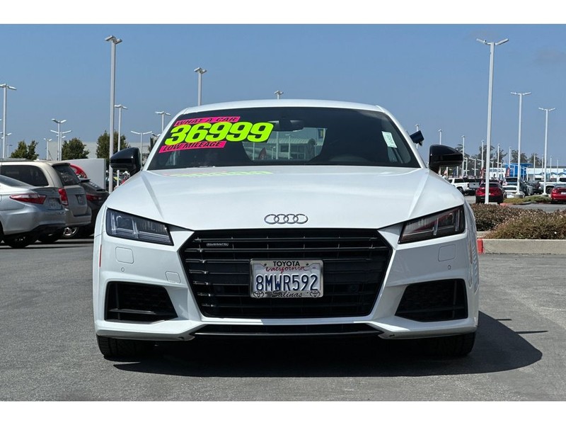 Audi TT Vehicle Full-screen Gallery Image 09