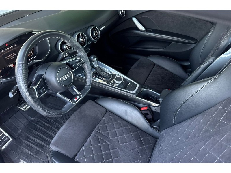 Audi TT Vehicle Full-screen Gallery Image 10