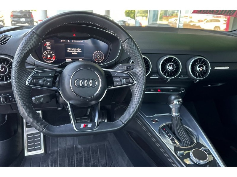 Audi TT Vehicle Full-screen Gallery Image 15