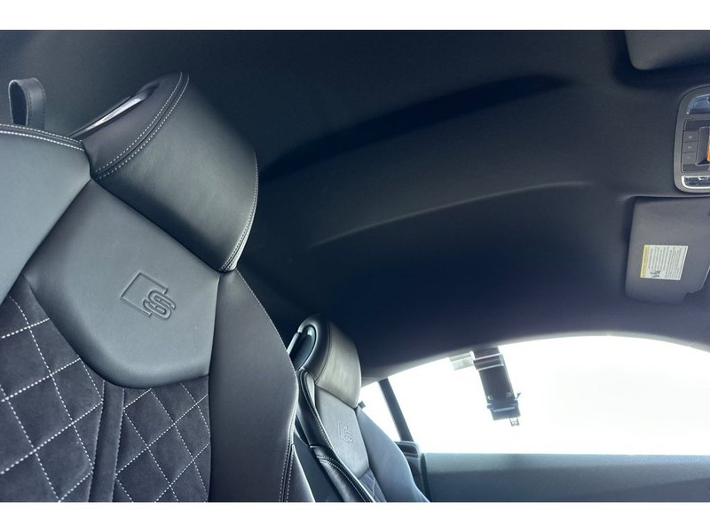 Audi TT Vehicle Full-screen Gallery Image 17