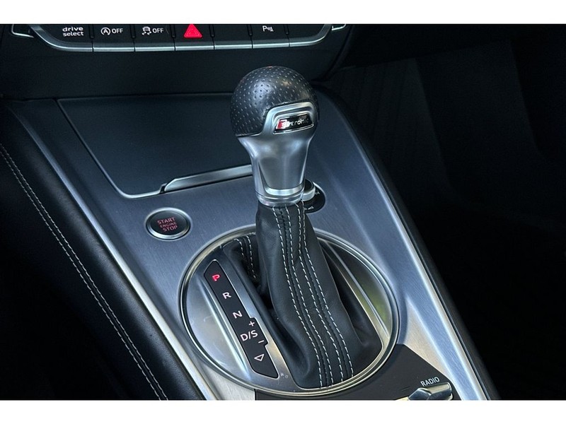 Audi TT Vehicle Full-screen Gallery Image 22