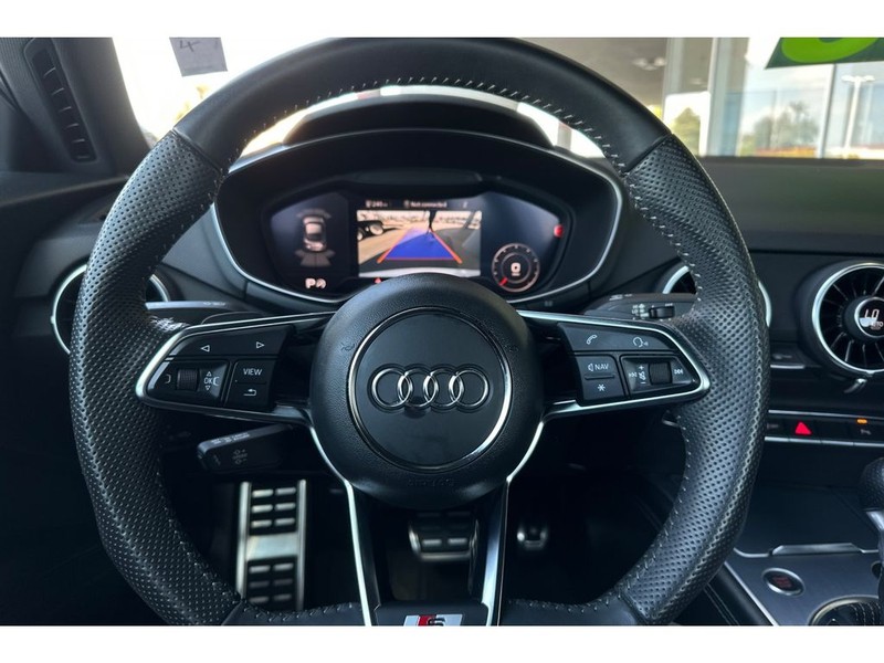 Audi TT Vehicle Full-screen Gallery Image 24