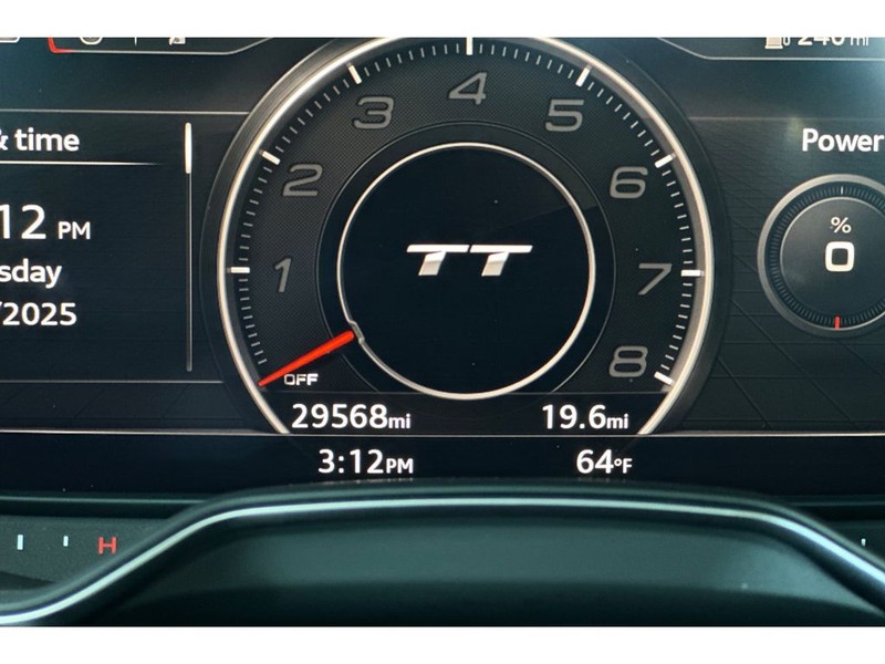 Audi TT Vehicle Full-screen Gallery Image 28