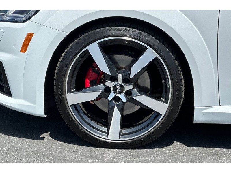 Audi TT Vehicle Full-screen Gallery Image 30