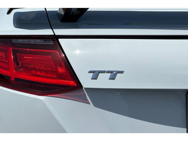 Audi TT Vehicle Full-screen Gallery Image 31