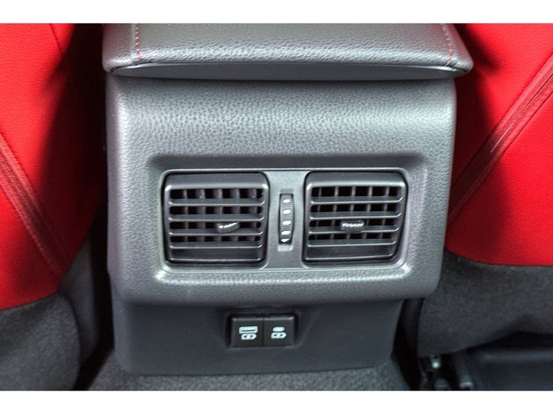 Toyota Camry Hybrid Vehicle Full-screen Gallery Image 14