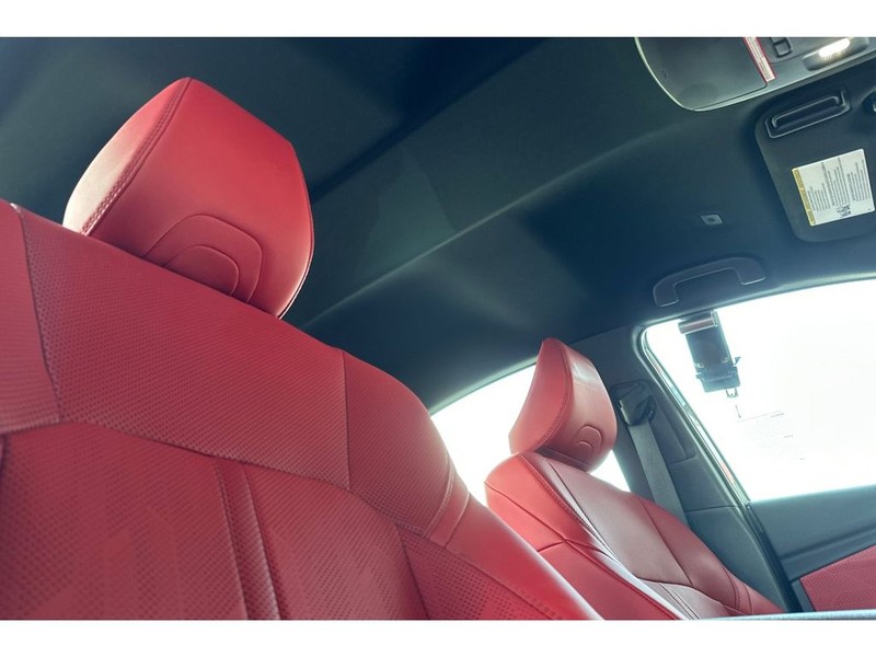 Toyota Camry Hybrid Vehicle Full-screen Gallery Image 18