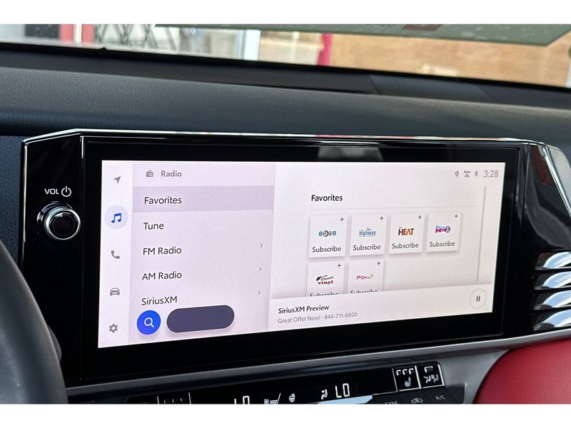Toyota Camry Hybrid Vehicle Full-screen Gallery Image 20