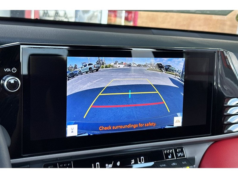 Toyota Camry Hybrid Vehicle Full-screen Gallery Image 21