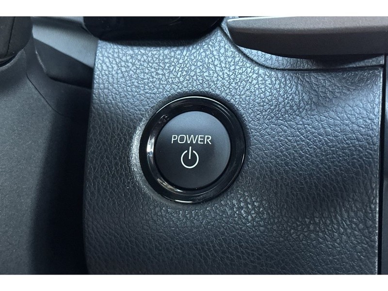 Toyota Camry Hybrid Vehicle Full-screen Gallery Image 24
