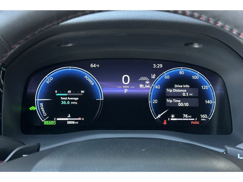 Toyota Camry Hybrid Vehicle Full-screen Gallery Image 28