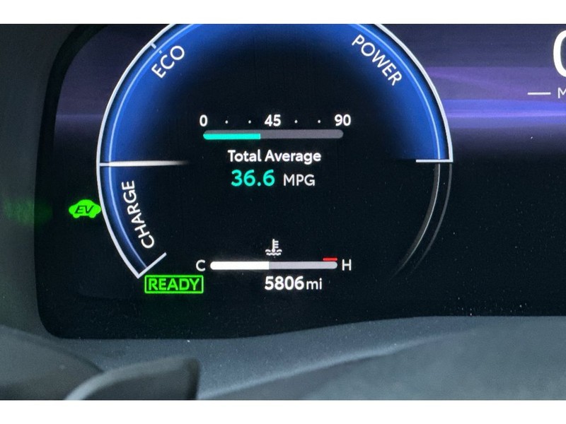 Toyota Camry Hybrid Vehicle Full-screen Gallery Image 29