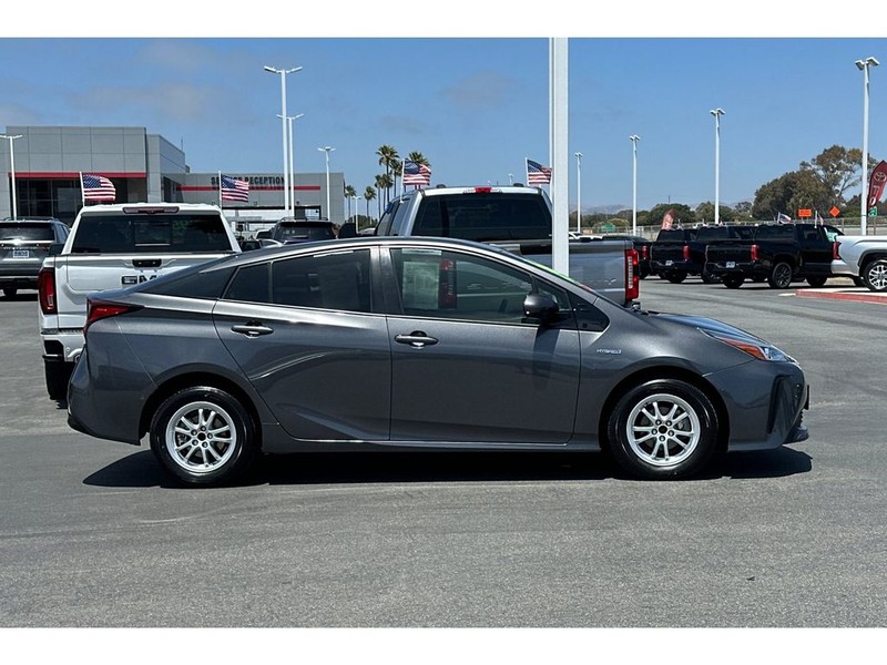 Toyota Prius Vehicle Full-screen Gallery Image 03