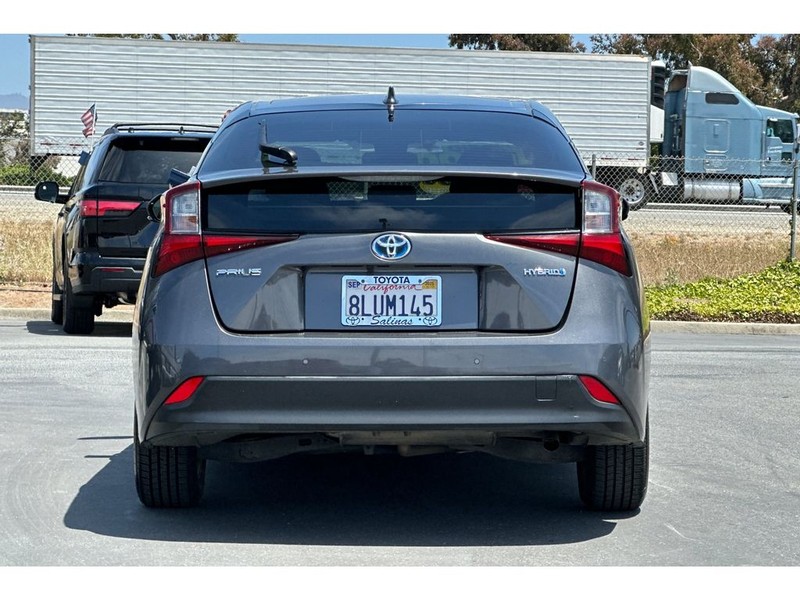 Toyota Prius Vehicle Full-screen Gallery Image 05