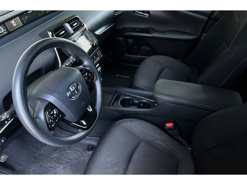 Toyota Prius Vehicle Full-screen Gallery Image 10