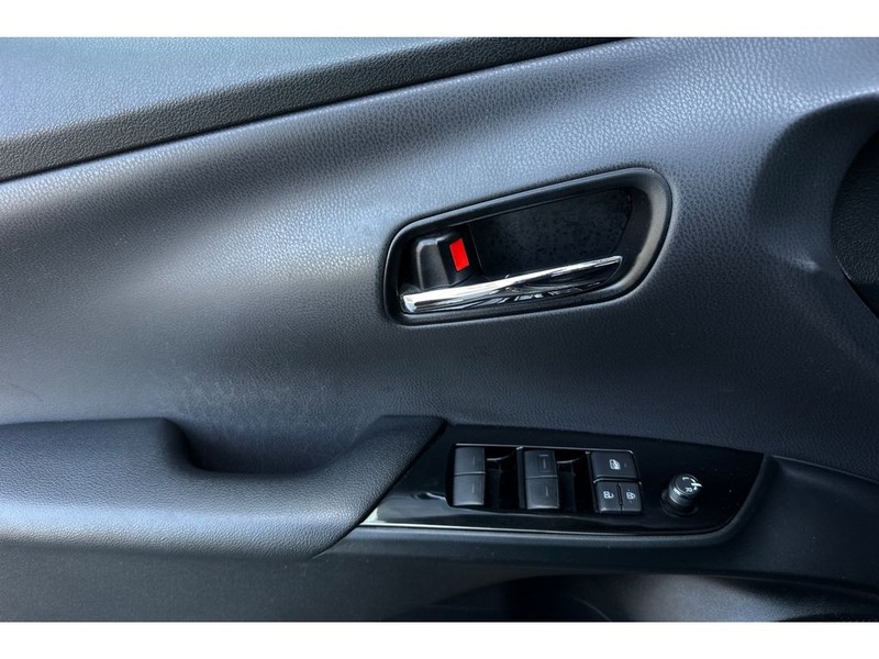 Toyota Prius Vehicle Full-screen Gallery Image 11