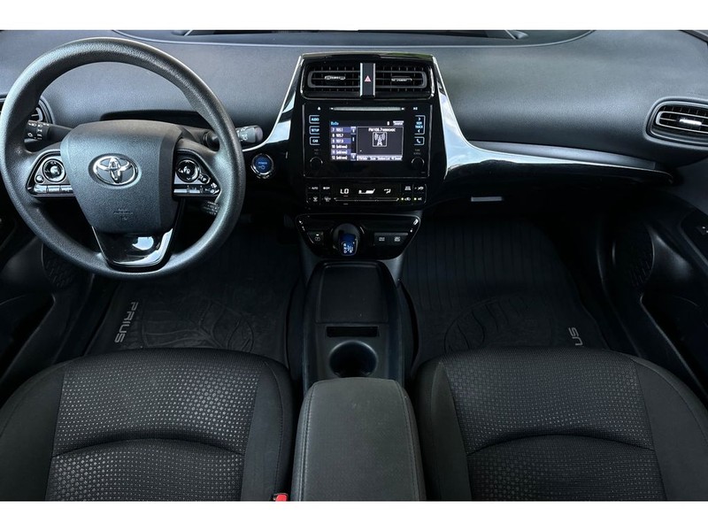 Toyota Prius Vehicle Full-screen Gallery Image 14
