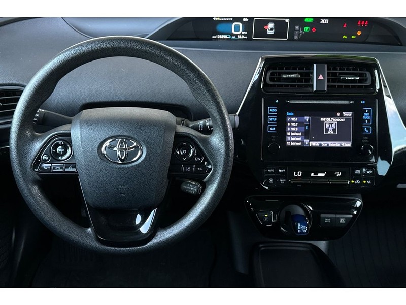 Toyota Prius Vehicle Full-screen Gallery Image 15