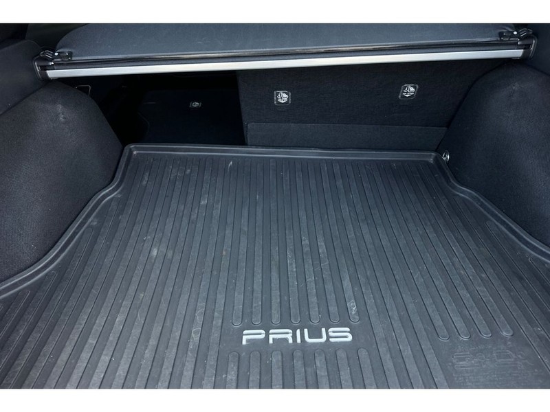 Toyota Prius Vehicle Full-screen Gallery Image 16